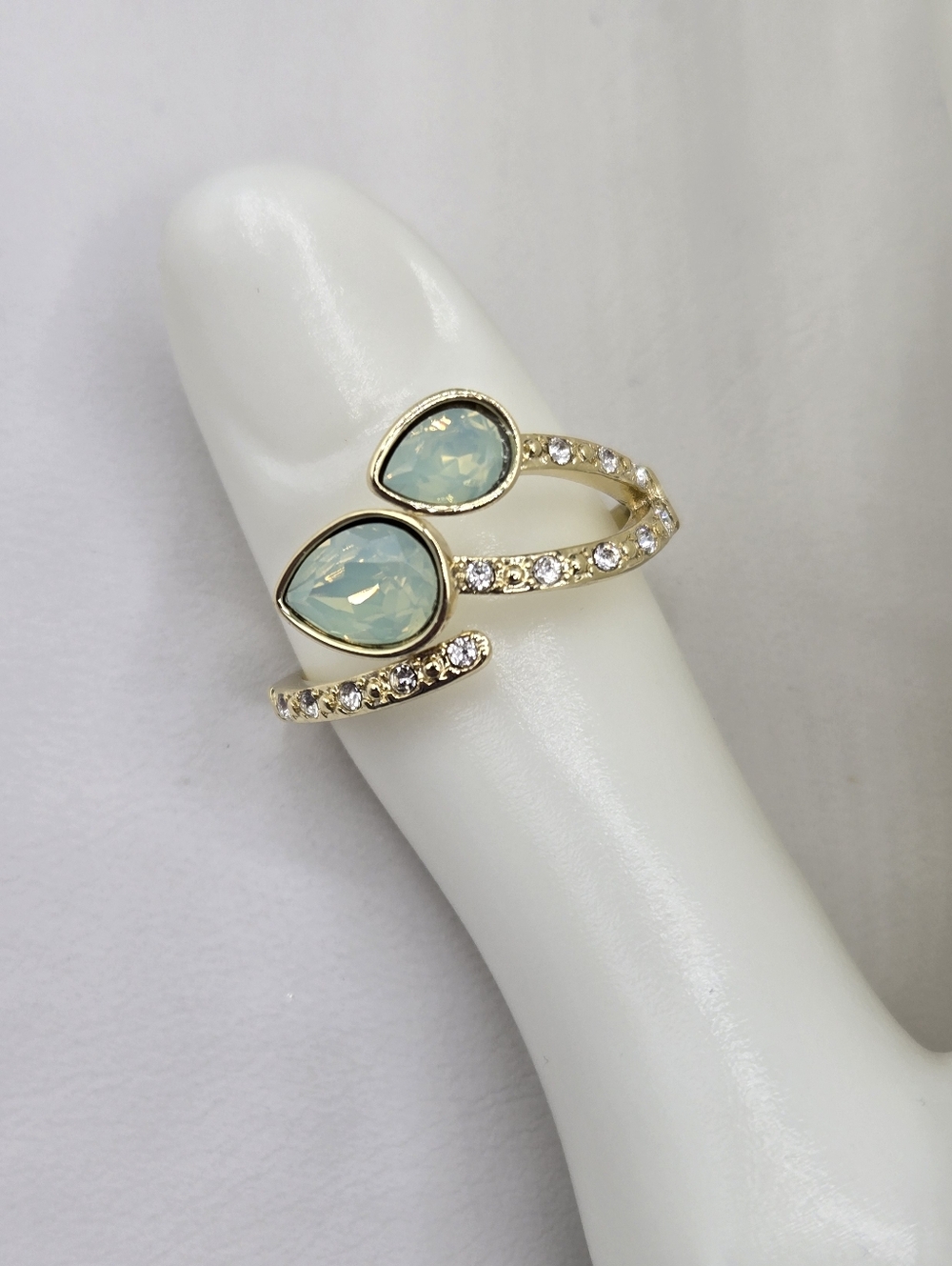 Swarovski Crystal Elements Gold Statement Ring Green Opal Size 9 Prom Bridal - Picture 4 of 7